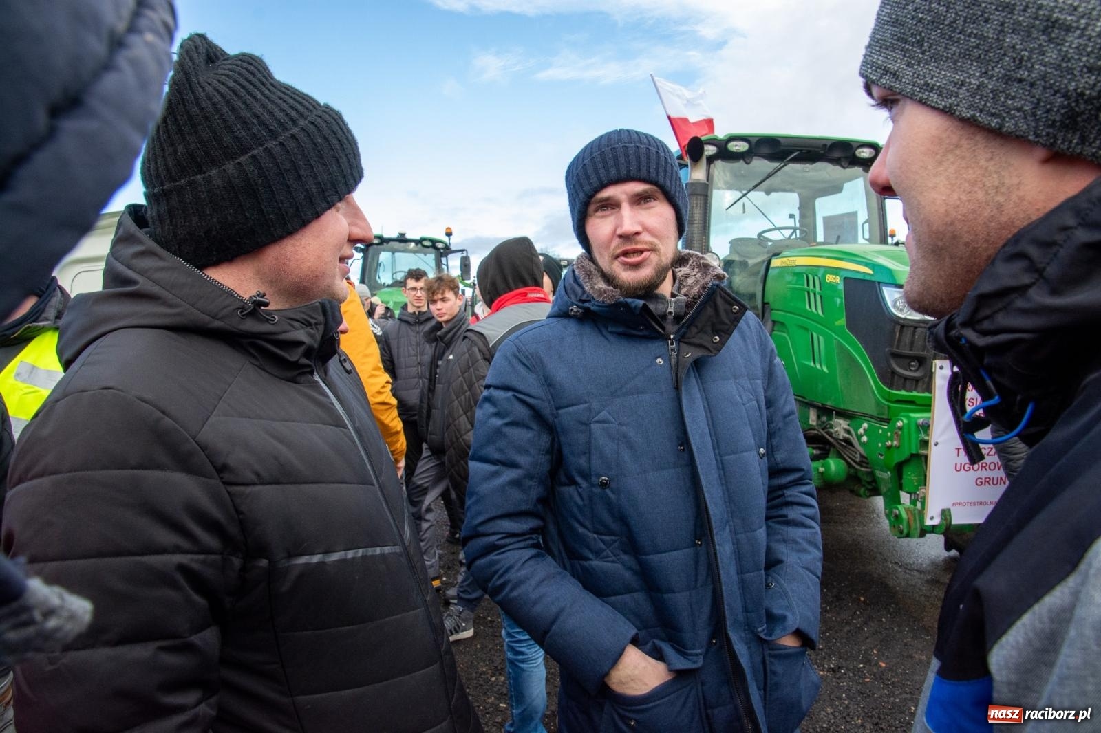 Zdjęcie w galerii na portalu naszraciborz.pl: Głód poczujesz, rolnika uszanujesz. Ponad setka maszyn wyjechała na DK 45 [FOTO i WIDEO] wiadomości z regionu