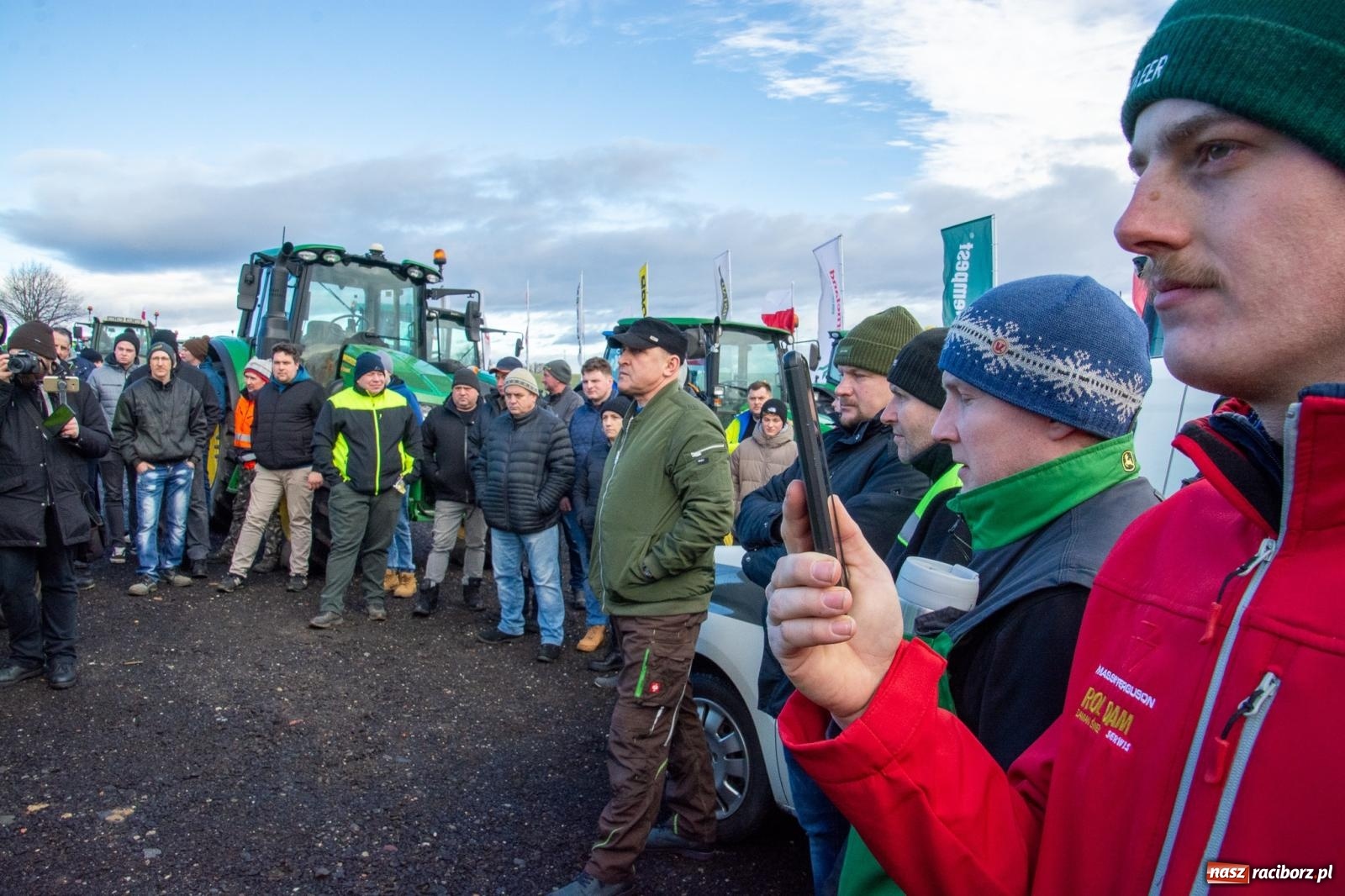 Zdjęcie w galerii na portalu naszraciborz.pl: Głód poczujesz, rolnika uszanujesz. Ponad setka maszyn wyjechała na DK 45 [FOTO i WIDEO] wiadomości z regionu