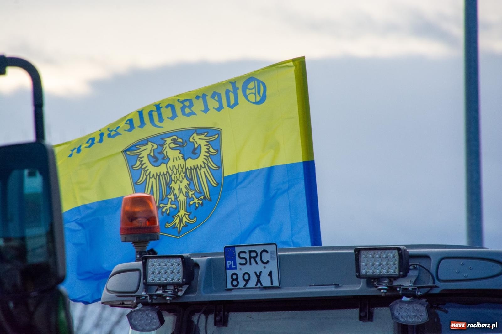 Zdjęcie w galerii na portalu naszraciborz.pl: Głód poczujesz, rolnika uszanujesz. Ponad setka maszyn wyjechała na DK 45 [FOTO i WIDEO] wiadomości z regionu