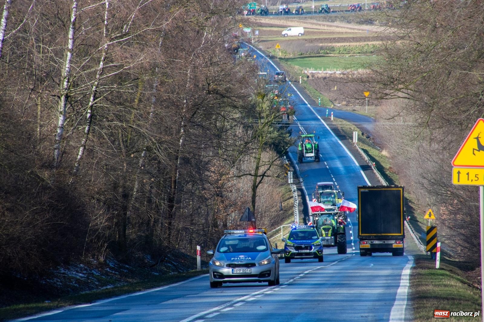 Zdjęcie w galerii na portalu naszraciborz.pl: Głód poczujesz, rolnika uszanujesz. Ponad setka maszyn wyjechała na DK 45 [FOTO i WIDEO] wiadomości z regionu