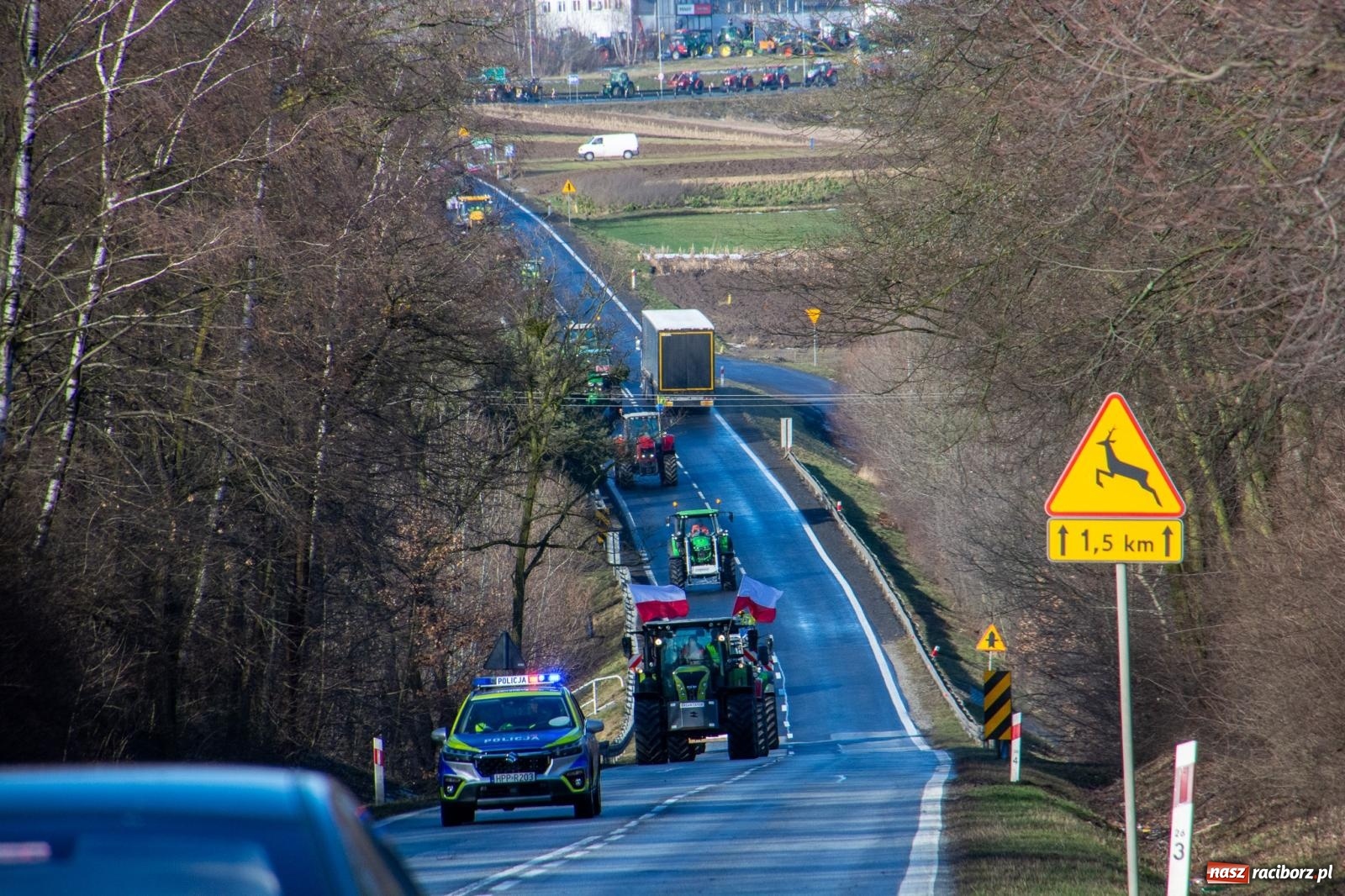 Zdjęcie w galerii na portalu naszraciborz.pl: Głód poczujesz, rolnika uszanujesz. Ponad setka maszyn wyjechała na DK 45 [FOTO i WIDEO] wiadomości z regionu