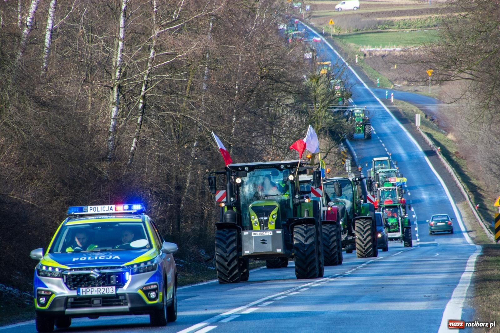 Zdjęcie w galerii na portalu naszraciborz.pl: Głód poczujesz, rolnika uszanujesz. Ponad setka maszyn wyjechała na DK 45 [FOTO i WIDEO] wiadomości z regionu
