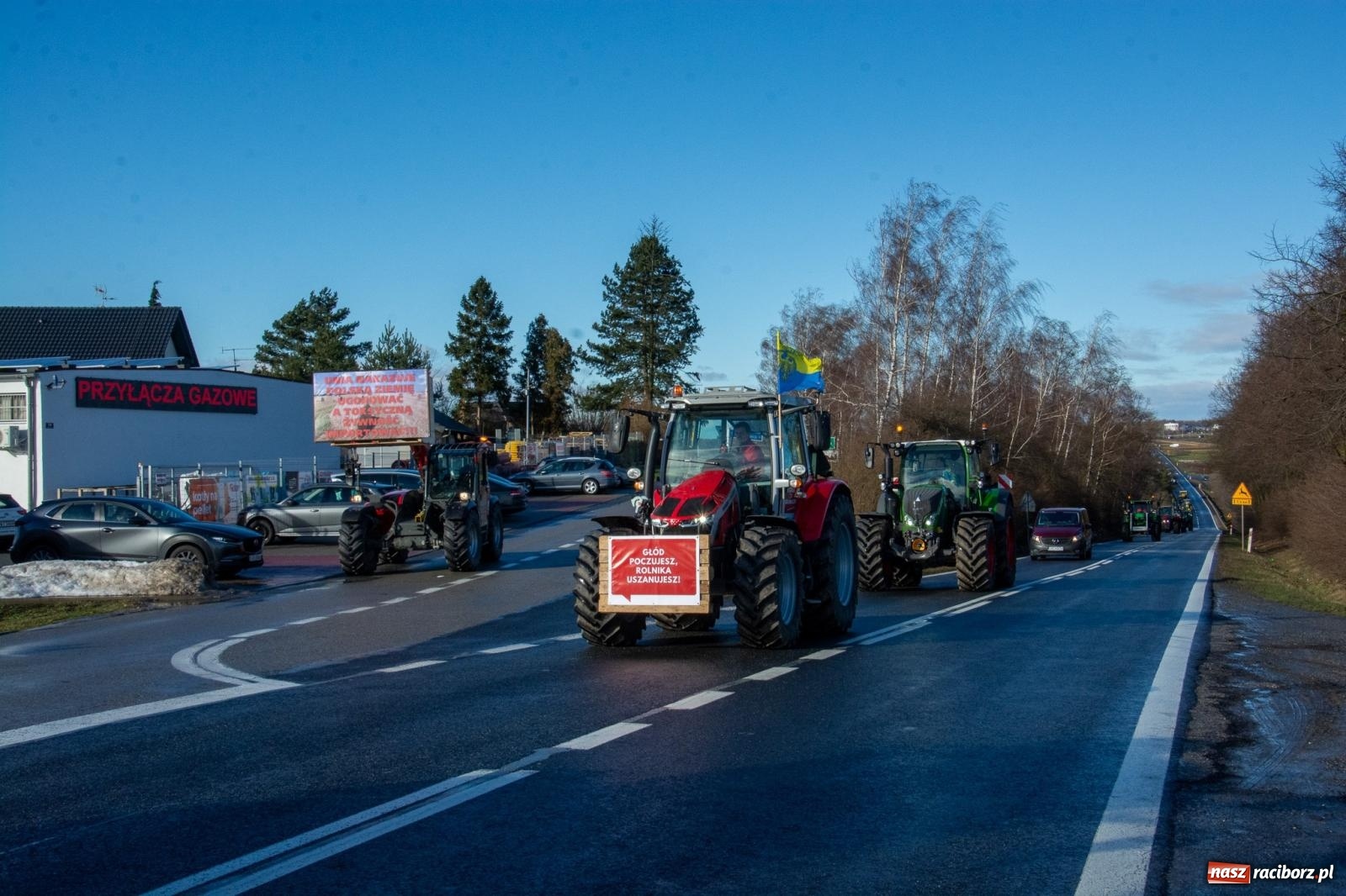 Zdjęcie w galerii na portalu naszraciborz.pl: Głód poczujesz, rolnika uszanujesz. Ponad setka maszyn wyjechała na DK 45 [FOTO i WIDEO] wiadomości z regionu