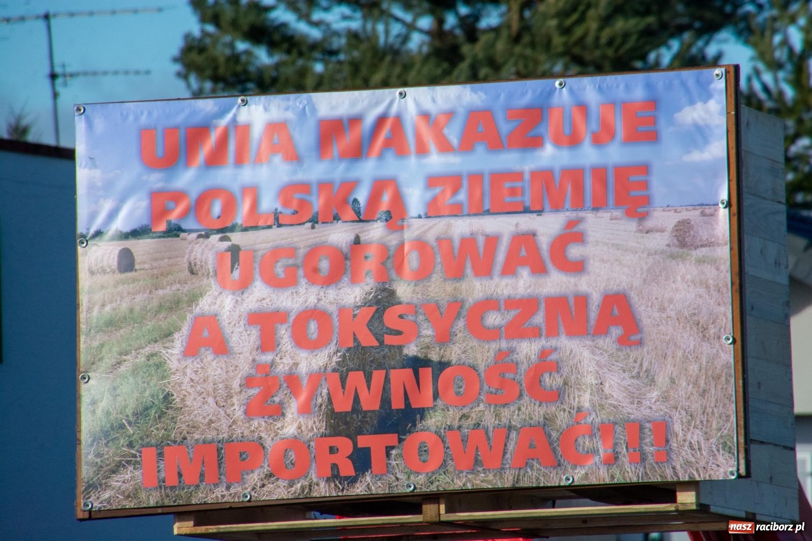 Zdjęcie w galerii na portalu naszraciborz.pl: Głód poczujesz, rolnika uszanujesz. Ponad setka maszyn wyjechała na DK 45 [FOTO i WIDEO] wiadomości z regionu