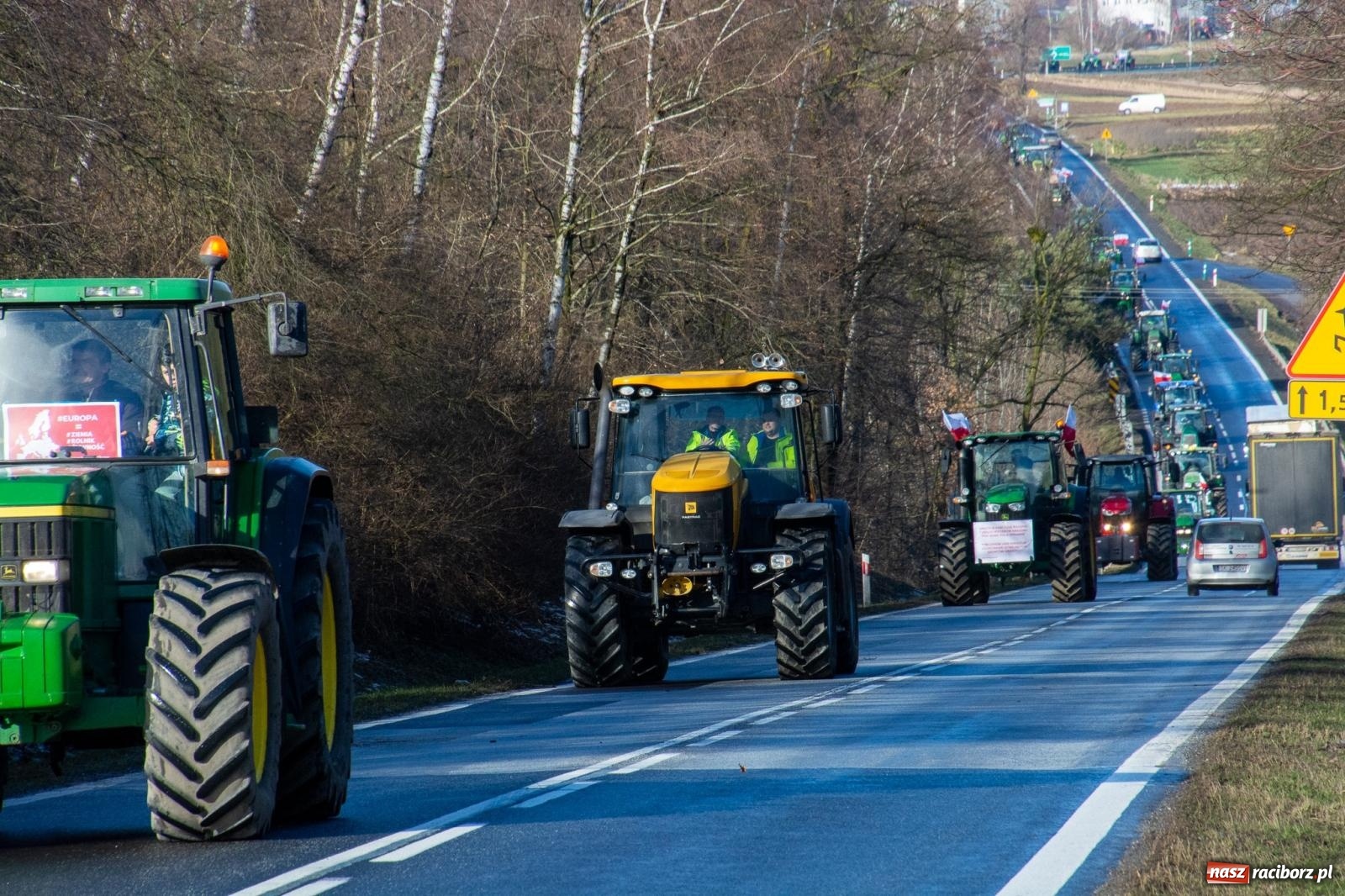 Zdjęcie w galerii na portalu naszraciborz.pl: Głód poczujesz, rolnika uszanujesz. Ponad setka maszyn wyjechała na DK 45 [FOTO i WIDEO] wiadomości z regionu