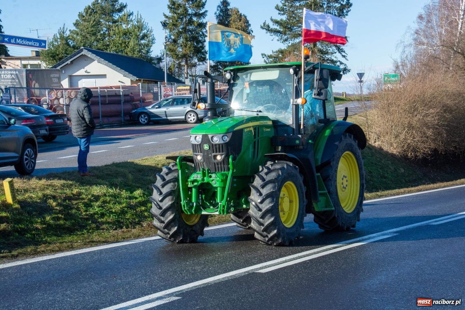 Zdjęcie w galerii na portalu naszraciborz.pl: Głód poczujesz, rolnika uszanujesz. Ponad setka maszyn wyjechała na DK 45 [FOTO i WIDEO] wiadomości z regionu