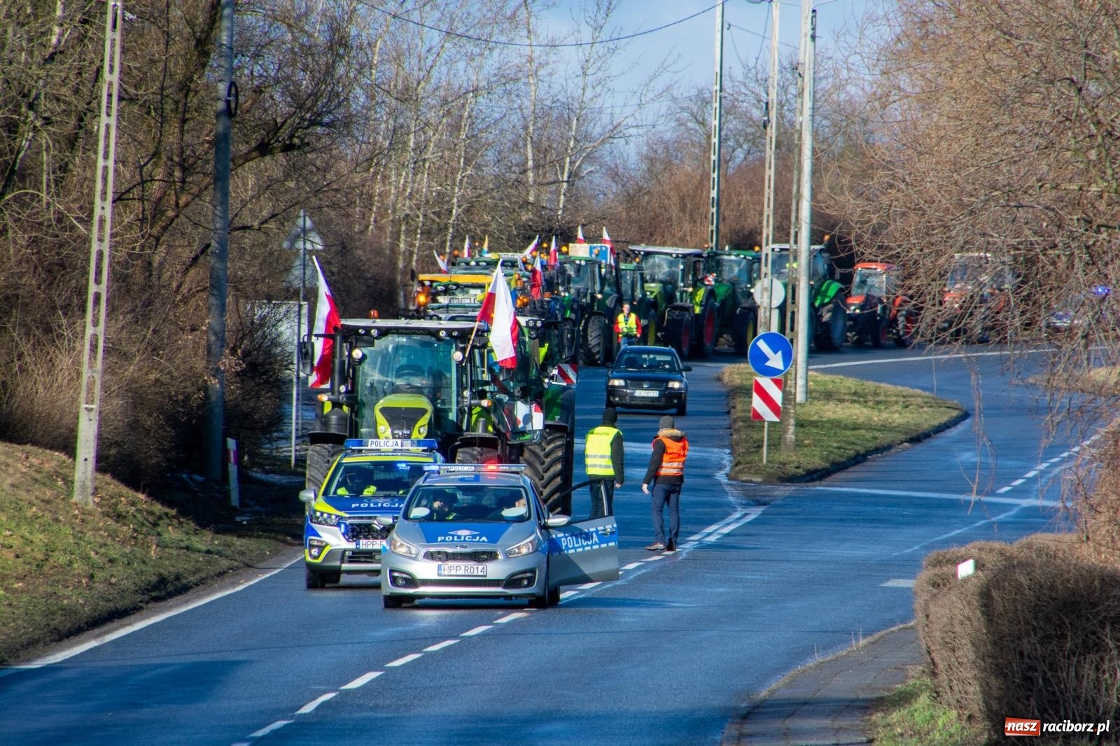Zdjęcie w galerii na portalu naszraciborz.pl: Głód poczujesz, rolnika uszanujesz. Ponad setka maszyn wyjechała na DK 45 [FOTO i WIDEO] wiadomości z regionu