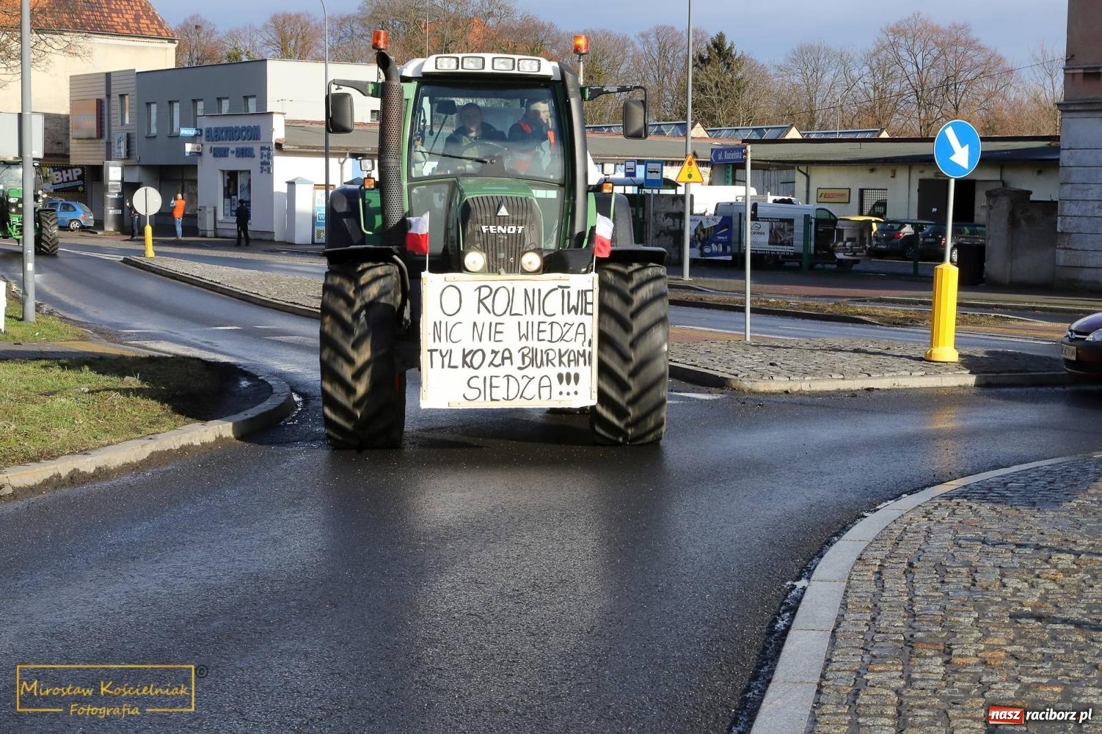Zdjęcie w galerii na portalu naszraciborz.pl: Głód poczujesz, rolnika uszanujesz. Ponad setka maszyn wyjechała na DK 45 [FOTO i WIDEO] wiadomości z regionu
