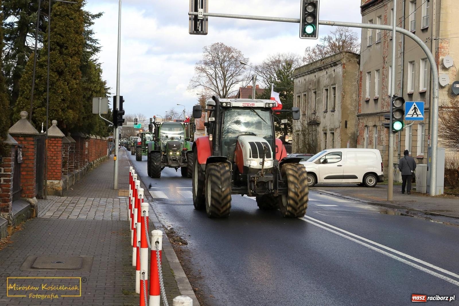 Zdjęcie w galerii na portalu naszraciborz.pl: Głód poczujesz, rolnika uszanujesz. Ponad setka maszyn wyjechała na DK 45 [FOTO i WIDEO] wiadomości z regionu