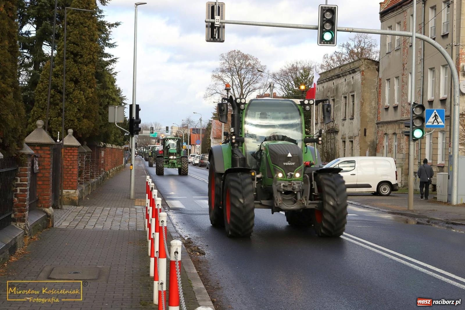 Zdjęcie w galerii na portalu naszraciborz.pl: Głód poczujesz, rolnika uszanujesz. Ponad setka maszyn wyjechała na DK 45 [FOTO i WIDEO] wiadomości z regionu