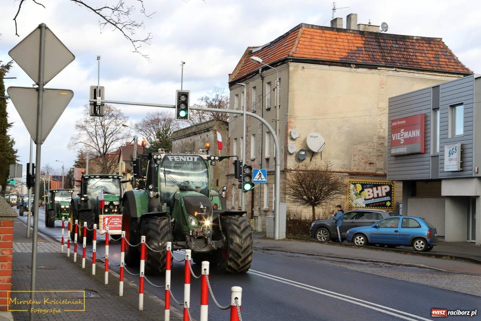 Zdjęcie w galerii na portalu naszraciborz.pl: Głód poczujesz, rolnika uszanujesz. Ponad setka maszyn wyjechała na DK 45 [FOTO i WIDEO] wiadomości z regionu