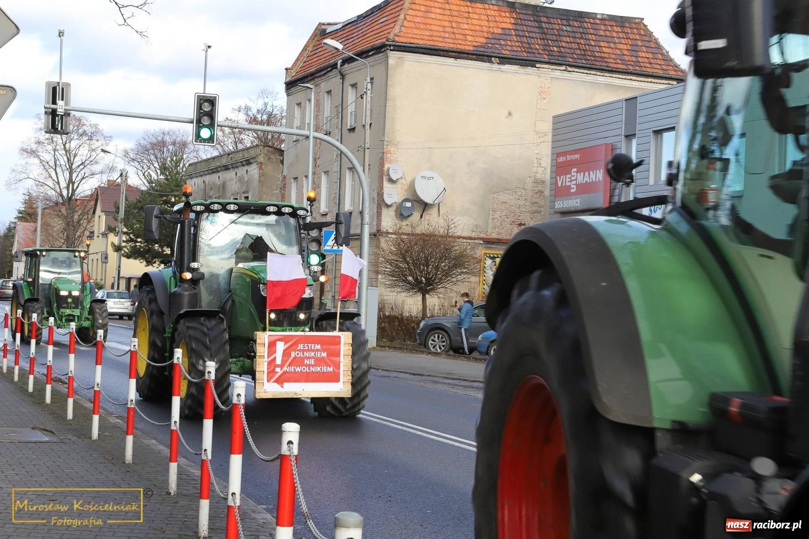 Zdjęcie w galerii na portalu naszraciborz.pl: Głód poczujesz, rolnika uszanujesz. Ponad setka maszyn wyjechała na DK 45 [FOTO i WIDEO] wiadomości z regionu