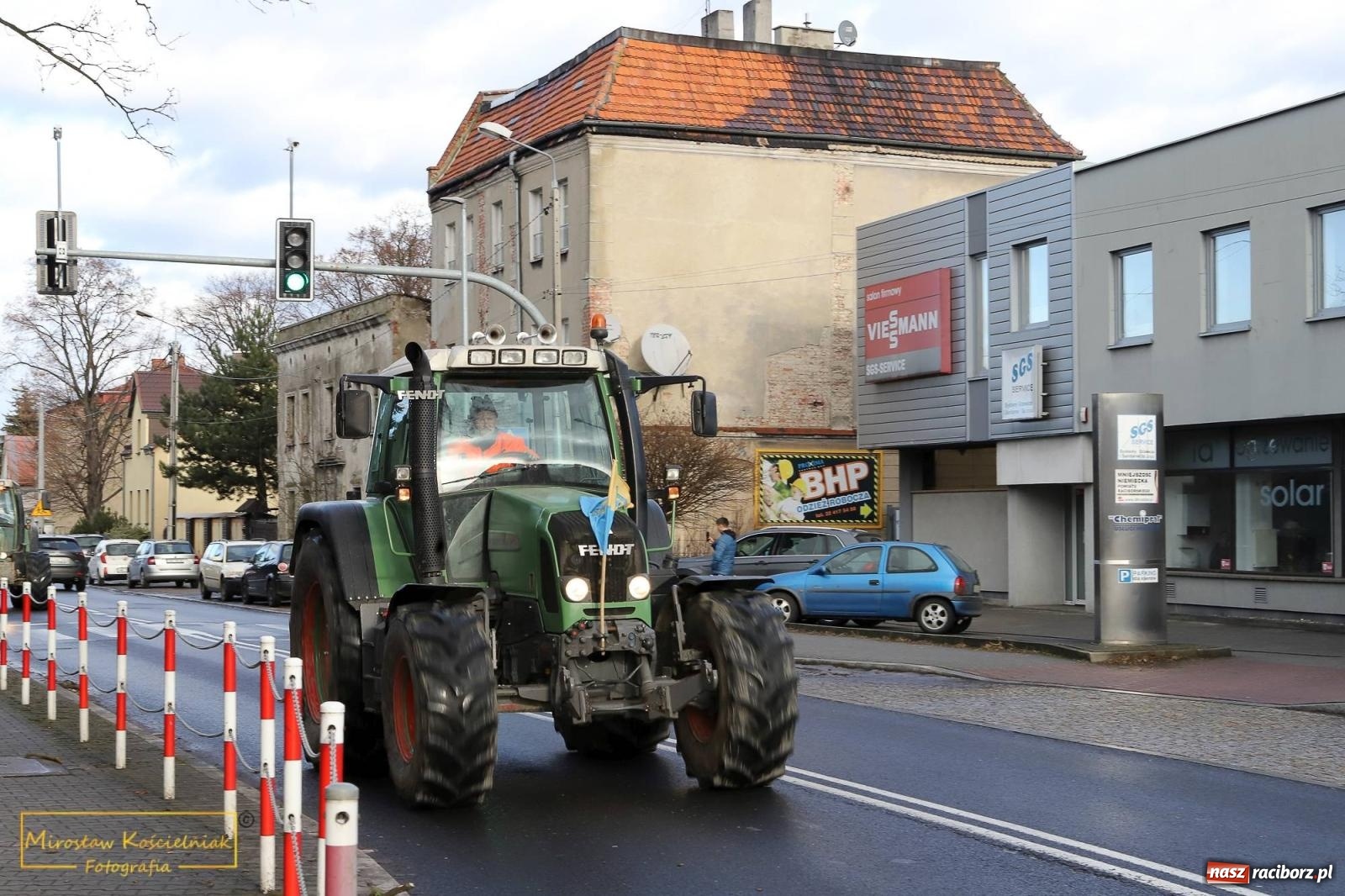 Zdjęcie w galerii na portalu naszraciborz.pl: Głód poczujesz, rolnika uszanujesz. Ponad setka maszyn wyjechała na DK 45 [FOTO i WIDEO] wiadomości z regionu