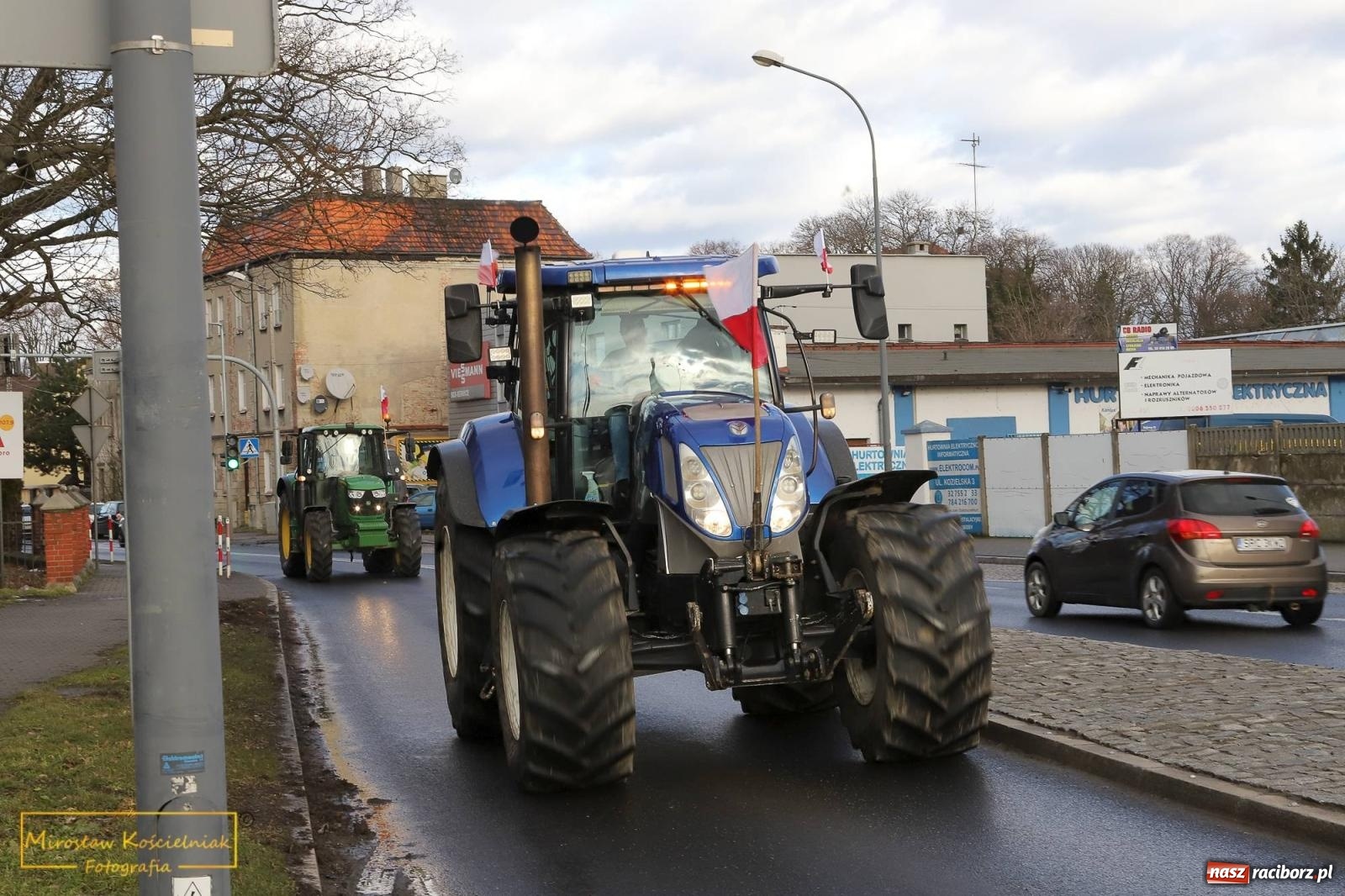 Zdjęcie w galerii na portalu naszraciborz.pl: Głód poczujesz, rolnika uszanujesz. Ponad setka maszyn wyjechała na DK 45 [FOTO i WIDEO] wiadomości z regionu
