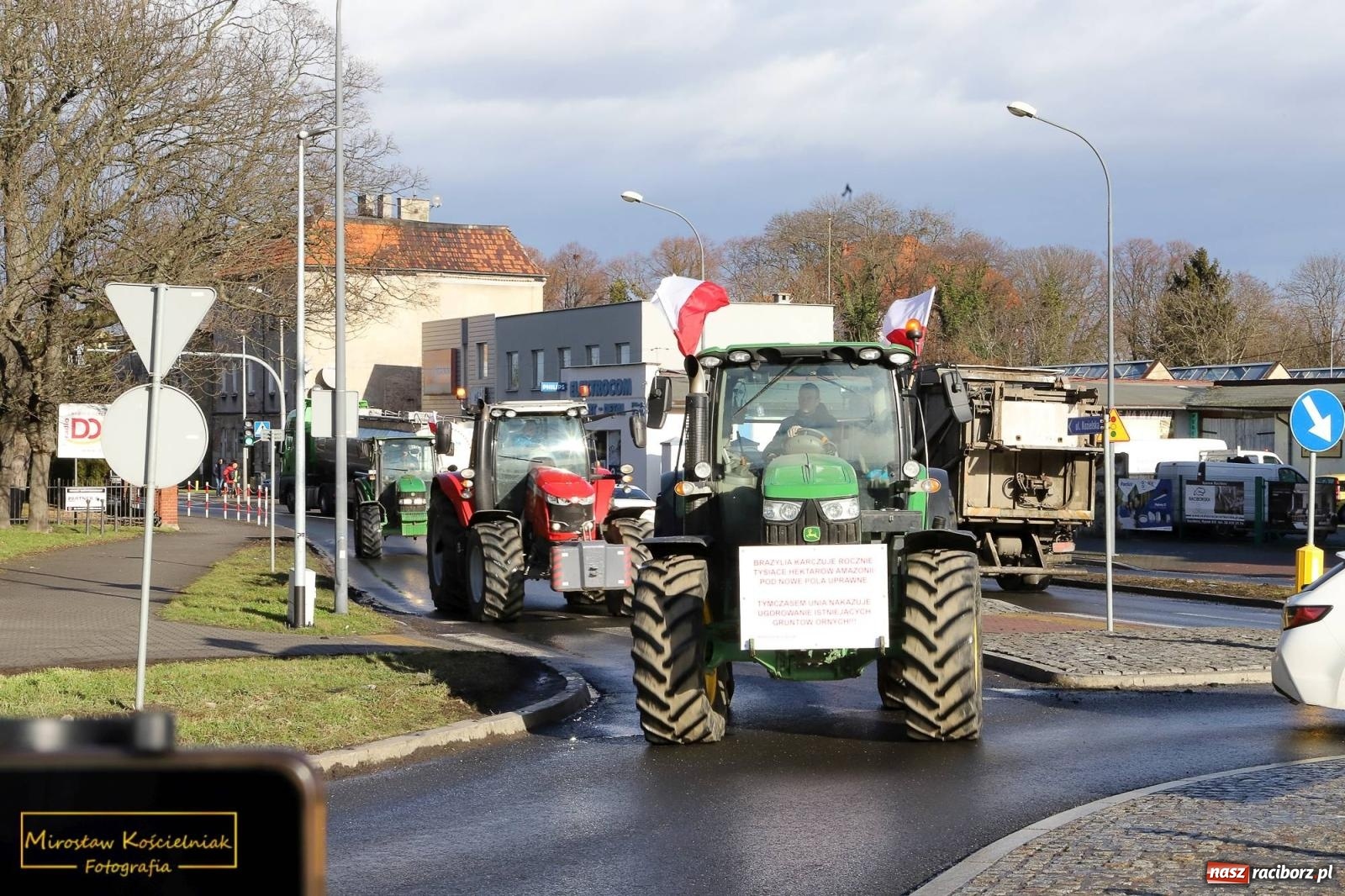 Zdjęcie w galerii na portalu naszraciborz.pl: Głód poczujesz, rolnika uszanujesz. Ponad setka maszyn wyjechała na DK 45 [FOTO i WIDEO] wiadomości z regionu