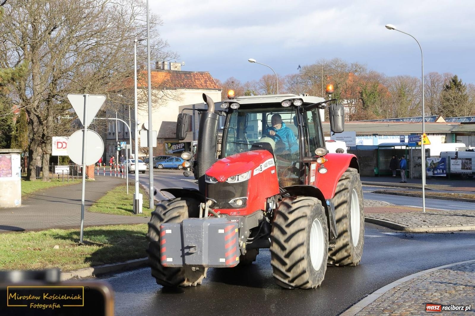 Zdjęcie w galerii na portalu naszraciborz.pl: Głód poczujesz, rolnika uszanujesz. Ponad setka maszyn wyjechała na DK 45 [FOTO i WIDEO] wiadomości z regionu
