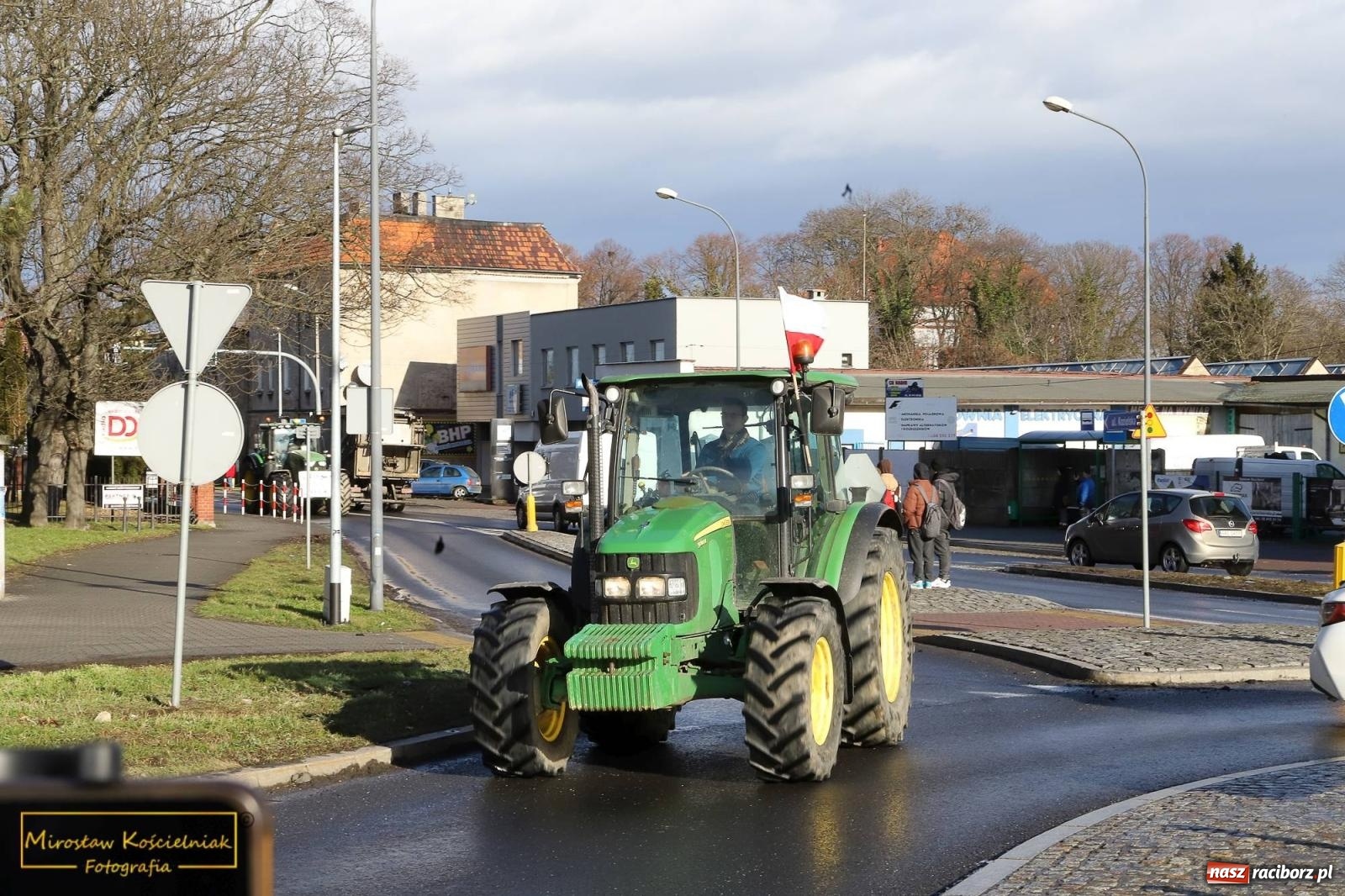 Zdjęcie w galerii na portalu naszraciborz.pl: Głód poczujesz, rolnika uszanujesz. Ponad setka maszyn wyjechała na DK 45 [FOTO i WIDEO] wiadomości z regionu