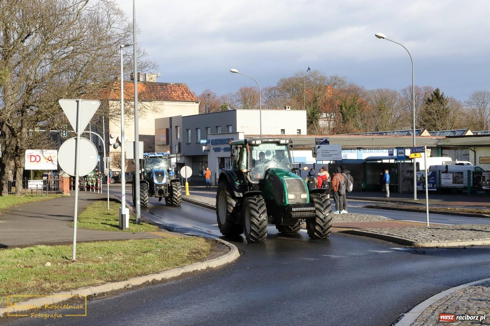 Zdjęcie w galerii na portalu naszraciborz.pl: Głód poczujesz, rolnika uszanujesz. Ponad setka maszyn wyjechała na DK 45 [FOTO i WIDEO] wiadomości z regionu