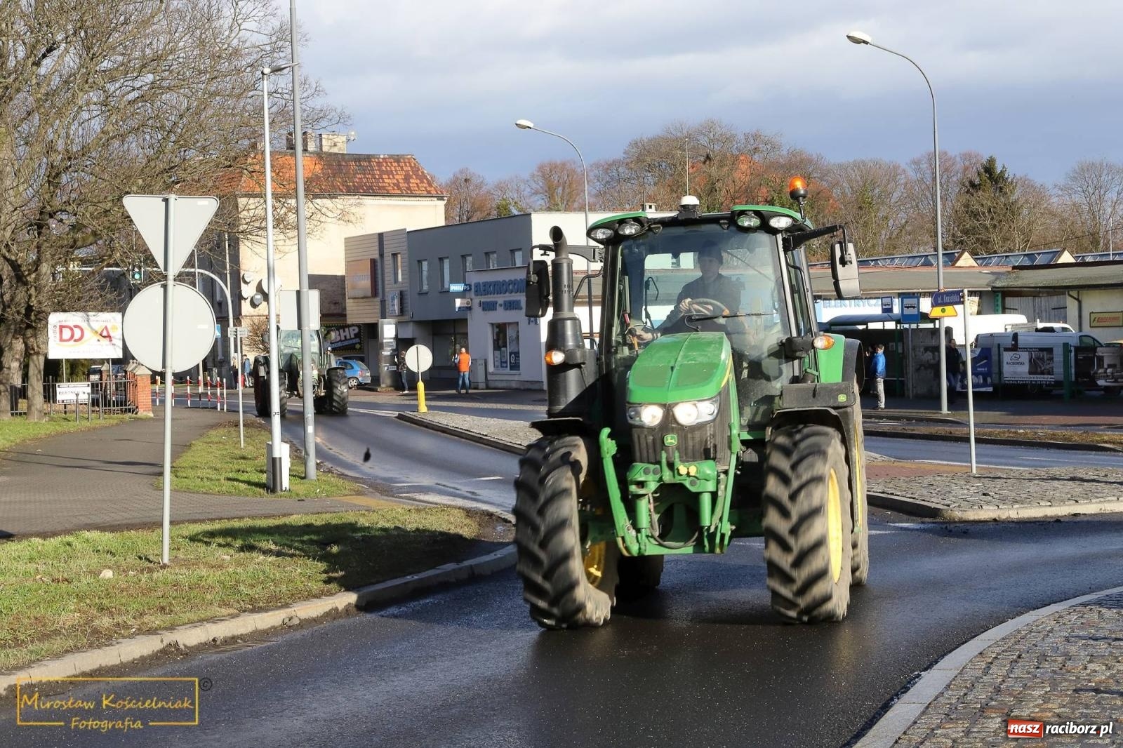 Zdjęcie w galerii na portalu naszraciborz.pl: Głód poczujesz, rolnika uszanujesz. Ponad setka maszyn wyjechała na DK 45 [FOTO i WIDEO] wiadomości z regionu