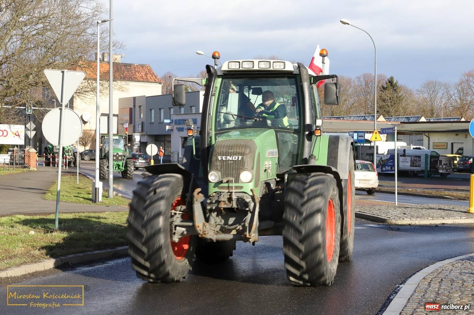 Zdjęcie w galerii na portalu naszraciborz.pl: Głód poczujesz, rolnika uszanujesz. Ponad setka maszyn wyjechała na DK 45 [FOTO i WIDEO] wiadomości z regionu