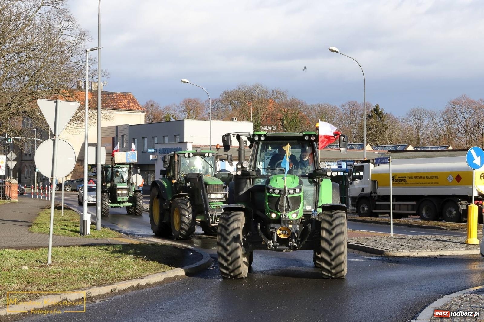 Zdjęcie w galerii na portalu naszraciborz.pl: Głód poczujesz, rolnika uszanujesz. Ponad setka maszyn wyjechała na DK 45 [FOTO i WIDEO] wiadomości z regionu