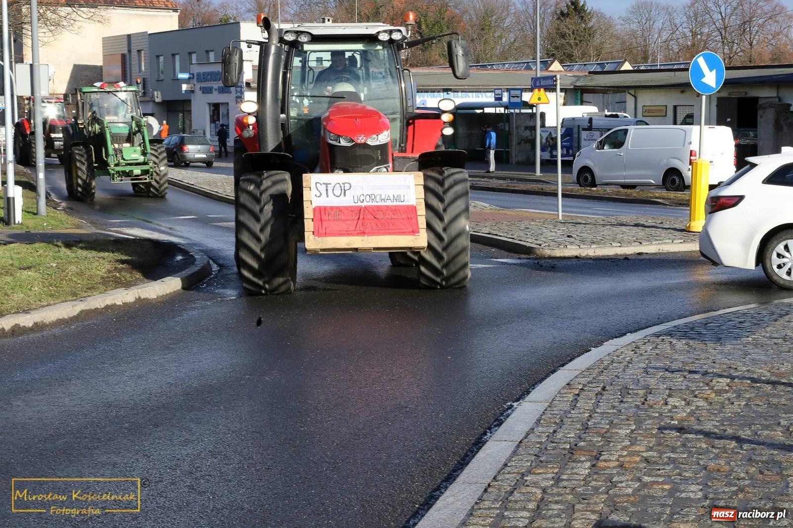 Zdjęcie w galerii na portalu naszraciborz.pl: Głód poczujesz, rolnika uszanujesz. Ponad setka maszyn wyjechała na DK 45 [FOTO i WIDEO] wiadomości z regionu