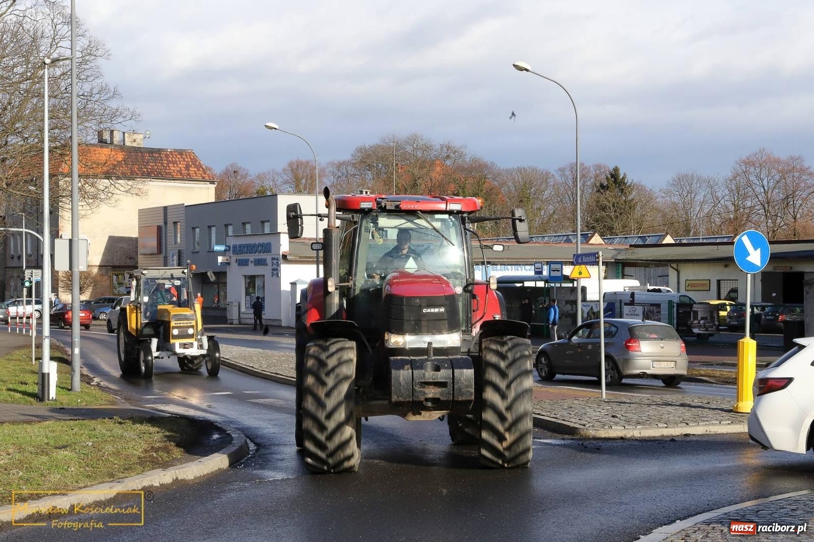 Zdjęcie w galerii na portalu naszraciborz.pl: Głód poczujesz, rolnika uszanujesz. Ponad setka maszyn wyjechała na DK 45 [FOTO i WIDEO] wiadomości z regionu