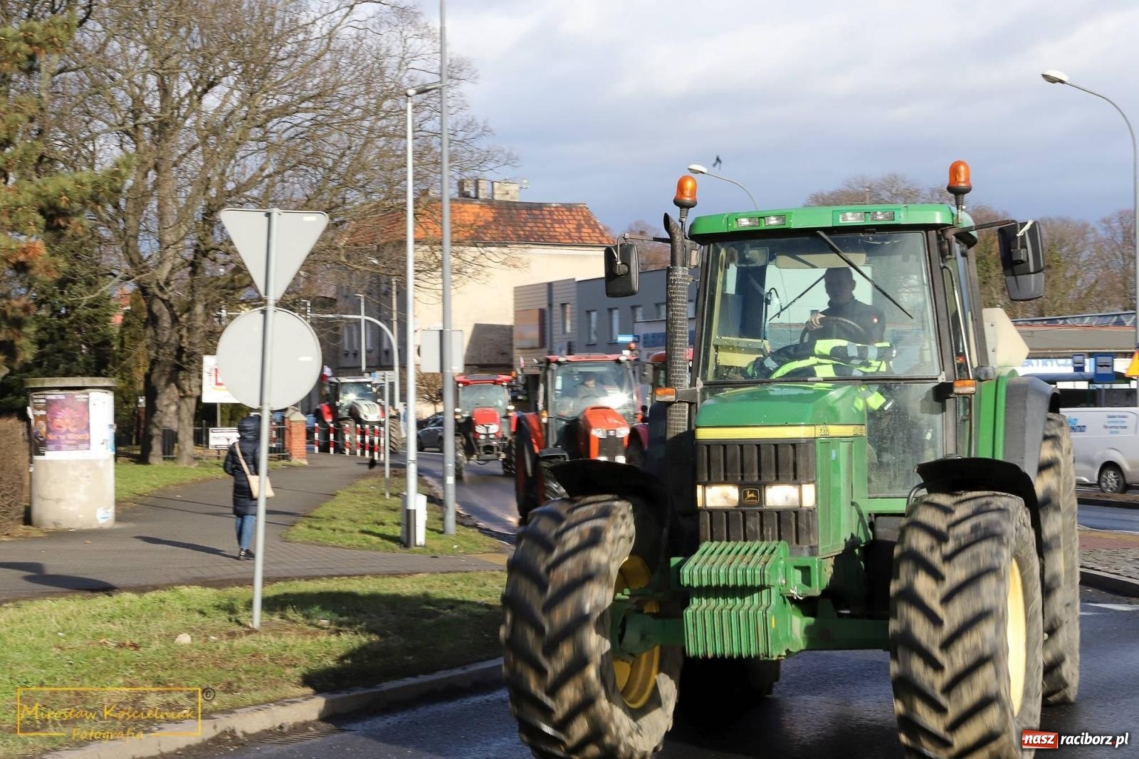 Zdjęcie w galerii na portalu naszraciborz.pl: Głód poczujesz, rolnika uszanujesz. Ponad setka maszyn wyjechała na DK 45 [FOTO i WIDEO] wiadomości z regionu