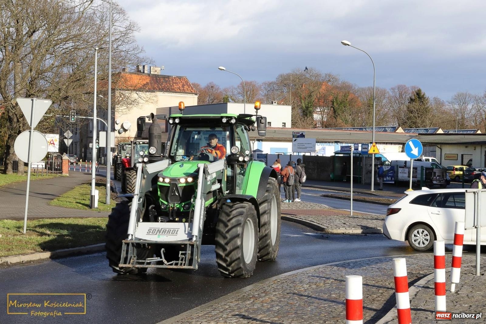 Zdjęcie w galerii na portalu naszraciborz.pl: Głód poczujesz, rolnika uszanujesz. Ponad setka maszyn wyjechała na DK 45 [FOTO i WIDEO] wiadomości z regionu