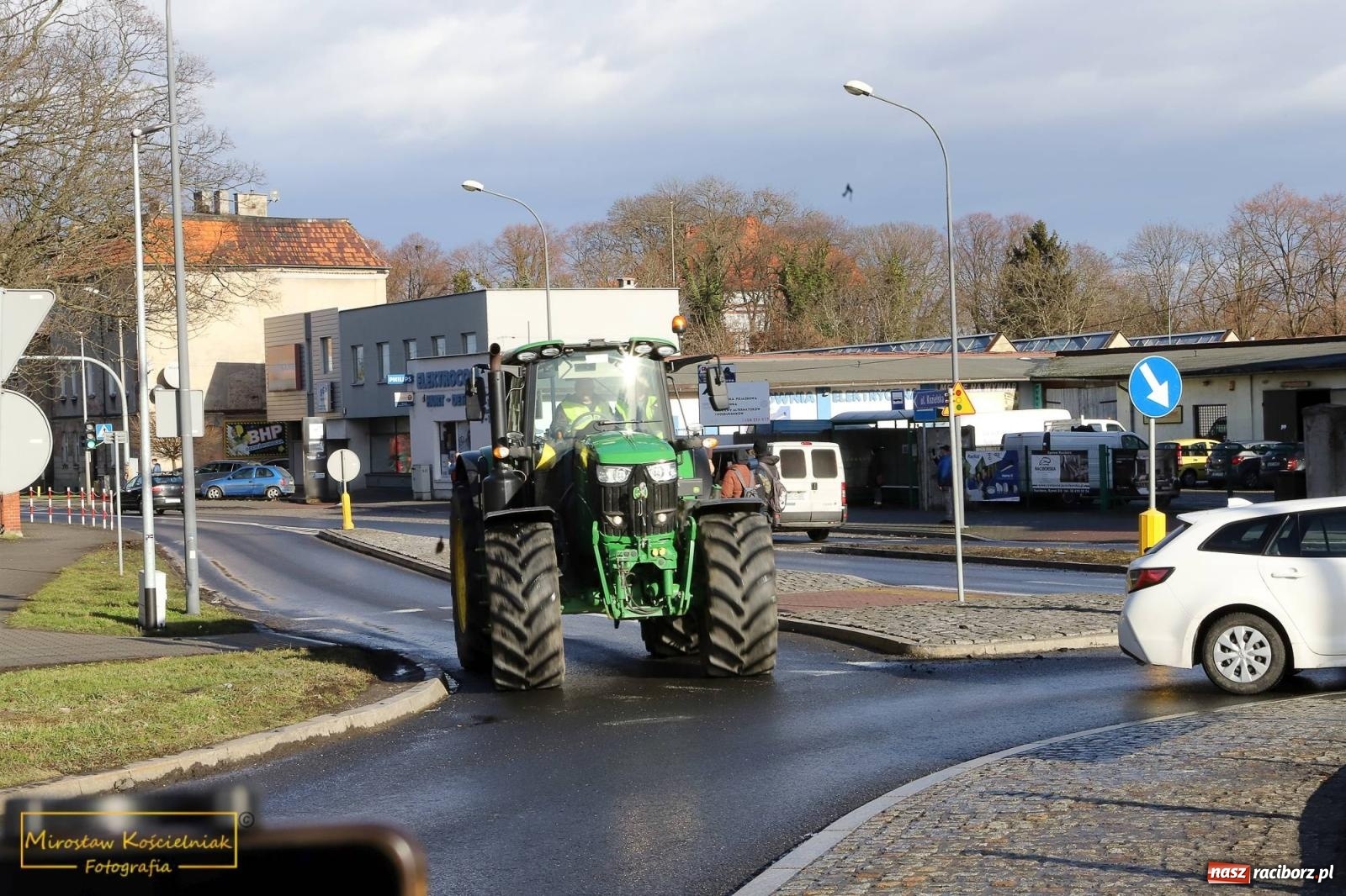 Zdjęcie w galerii na portalu naszraciborz.pl: Głód poczujesz, rolnika uszanujesz. Ponad setka maszyn wyjechała na DK 45 [FOTO i WIDEO] wiadomości z regionu