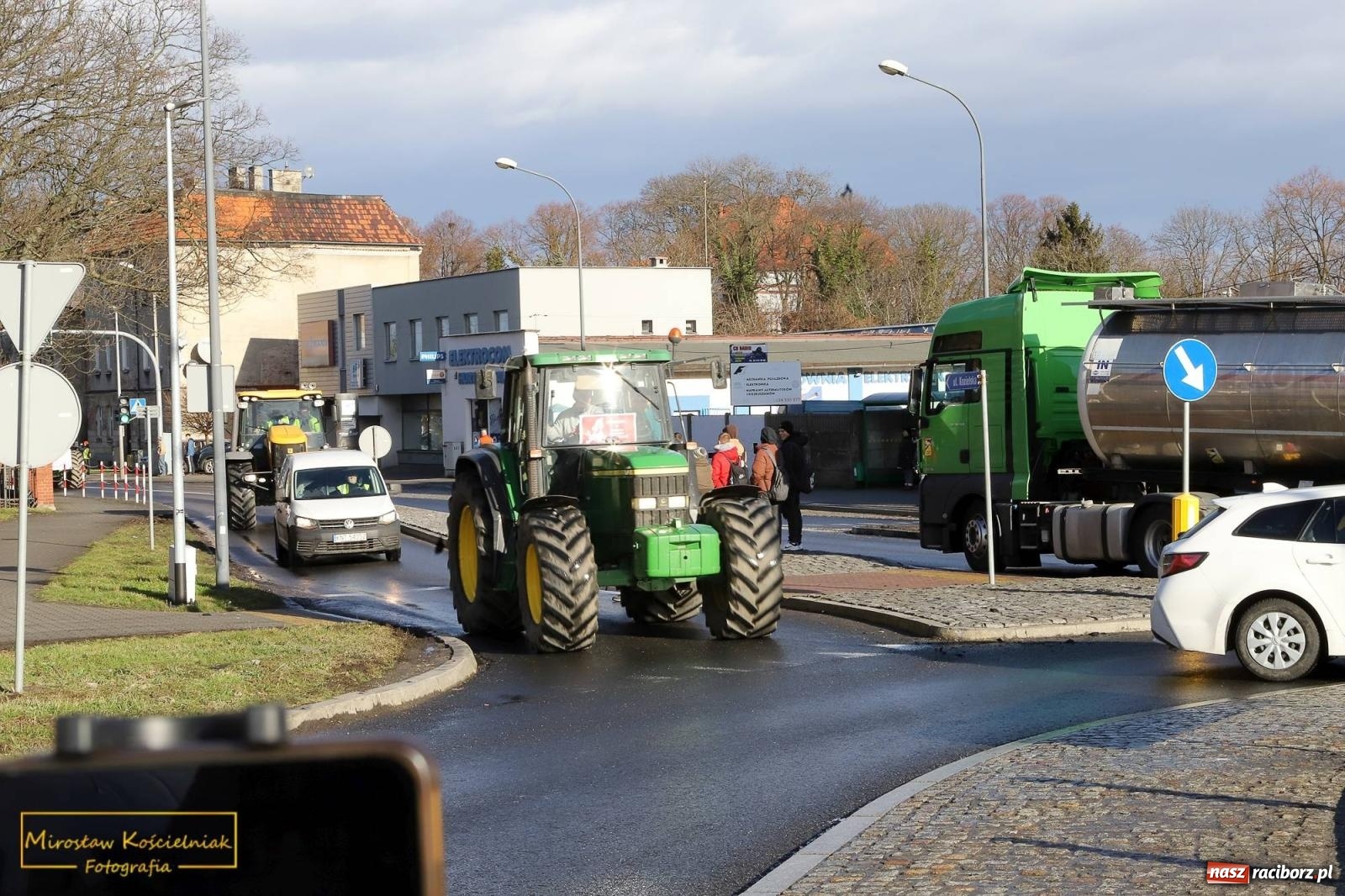 Zdjęcie w galerii na portalu naszraciborz.pl: Głód poczujesz, rolnika uszanujesz. Ponad setka maszyn wyjechała na DK 45 [FOTO i WIDEO] wiadomości z regionu