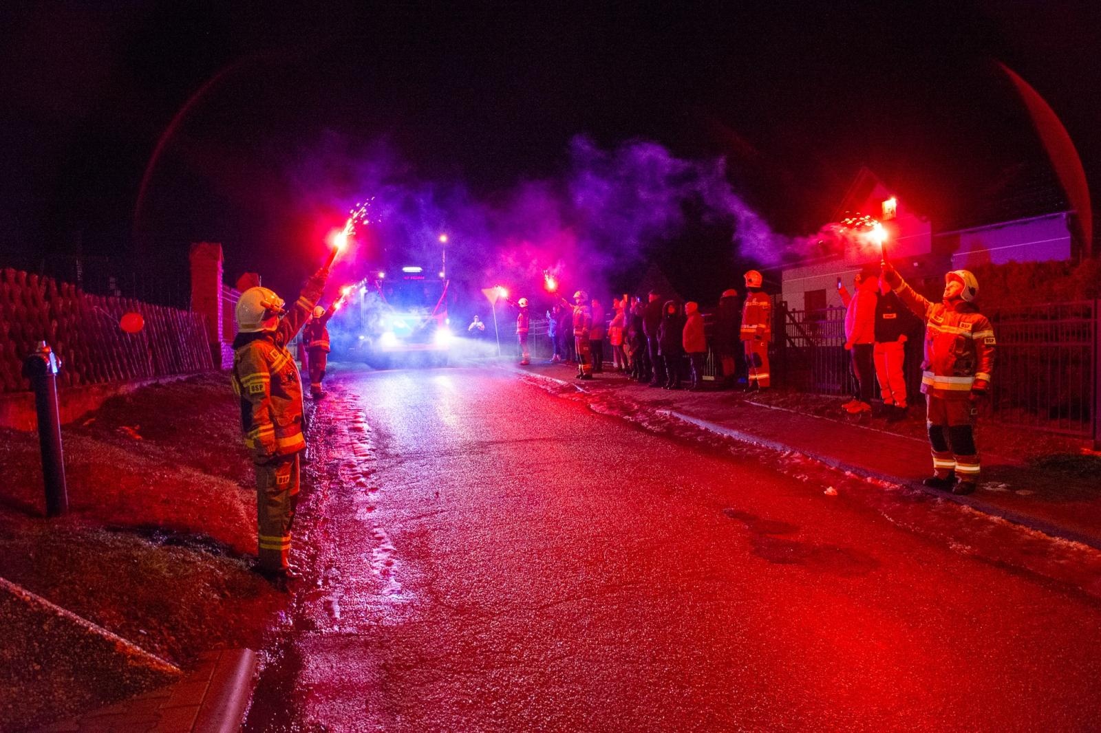 Zdjęcie w galerii na portalu naszraciborz.pl: Strażacy z OSP Modzurów przywitali nowy wóz bojowy [FOTO i WIDEO] wiadomości z regionu