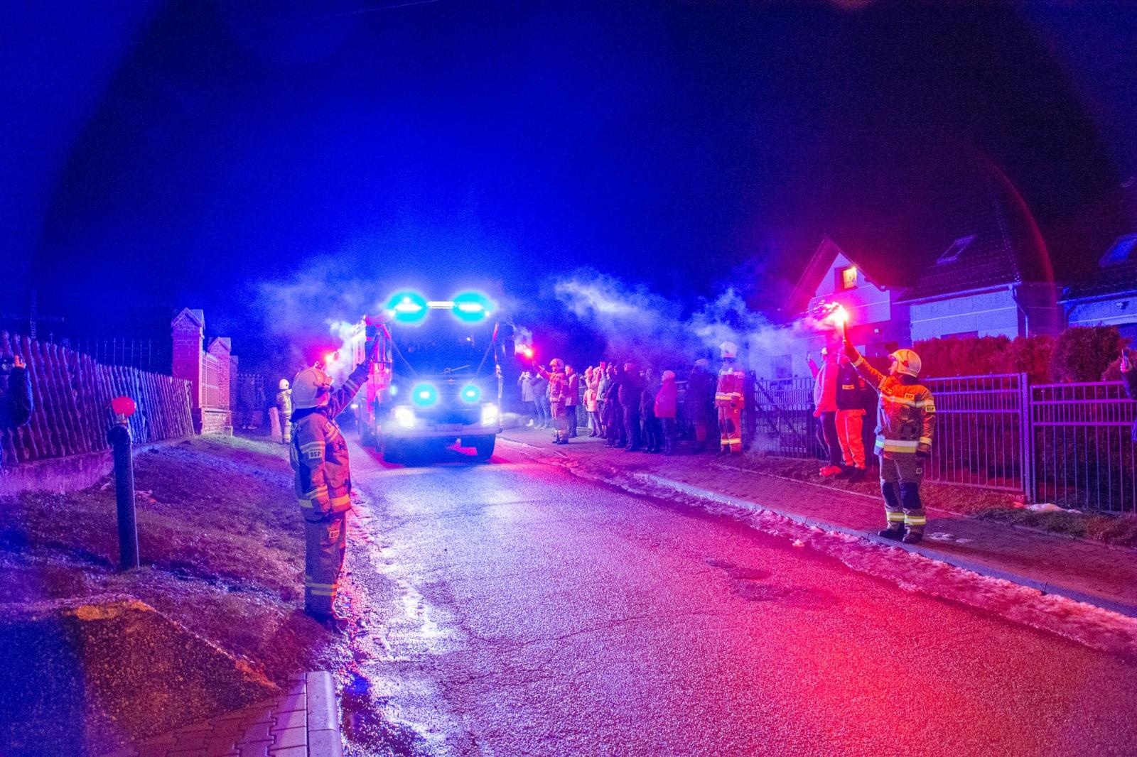 Zdjęcie w galerii na portalu naszraciborz.pl: Strażacy z OSP Modzurów przywitali nowy wóz bojowy [FOTO i WIDEO] wiadomości z regionu