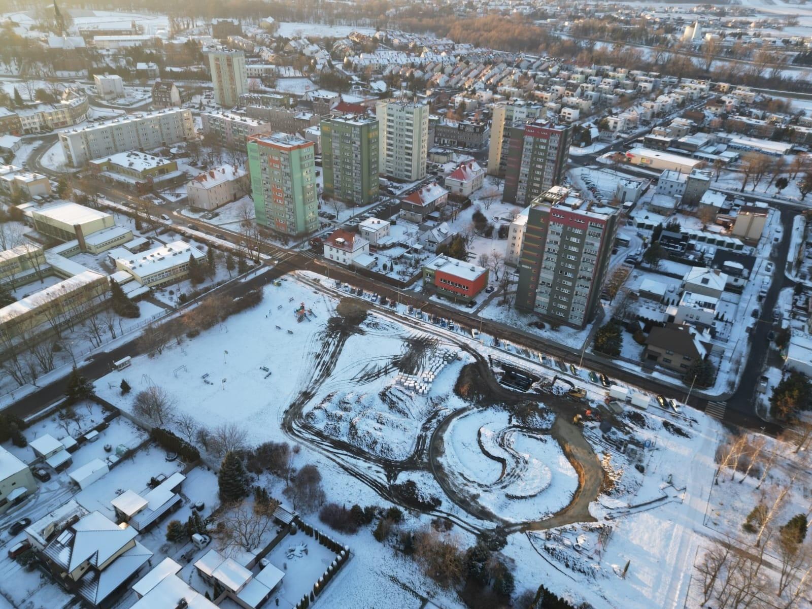 Zdjęcie w galerii na portalu naszraciborz.pl: Trwa budowa trzeciej raciborskiej tężni. Zielone płuca Ostroga to pomysł radnego Kuligi [FILM Z DRONA] wiadomości z regionu