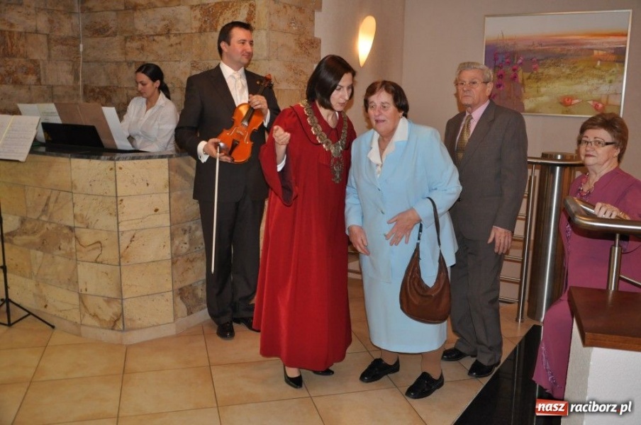 Zdjęcie w galerii na portalu naszraciborz.pl: Z piosenką wyśpiewaną przez wnuczęta wiadomości z regionu