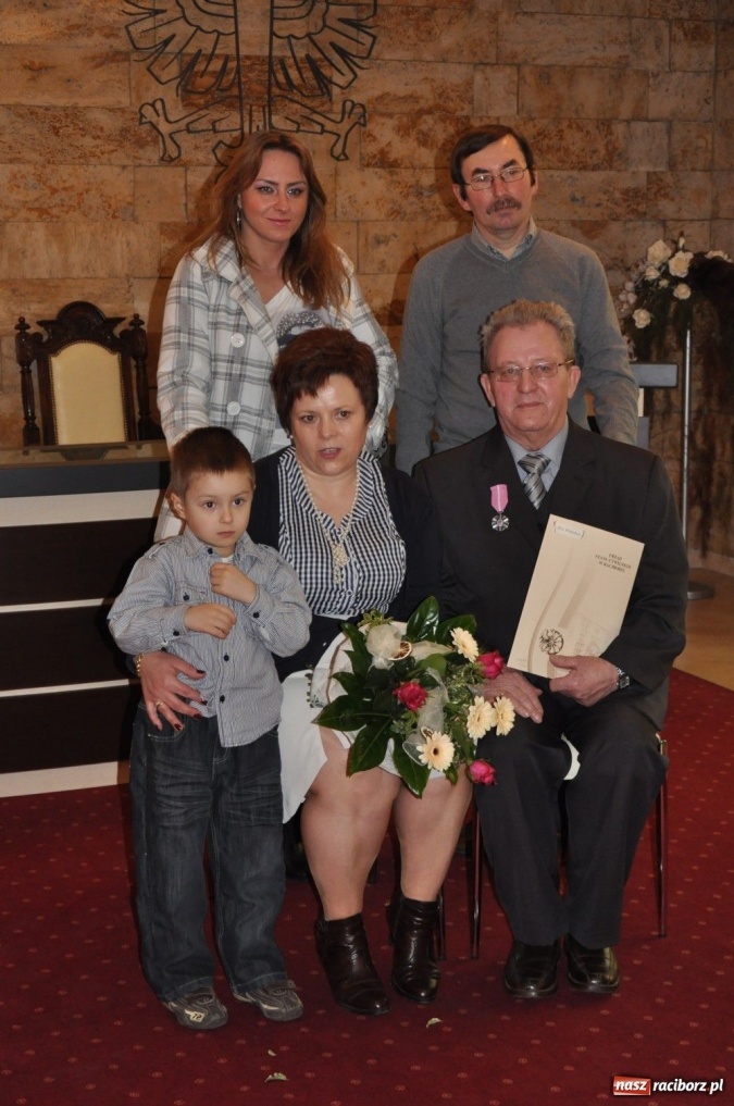 Zdjęcie w galerii na portalu naszraciborz.pl: Z piosenką wyśpiewaną przez wnuczęta wiadomości z regionu