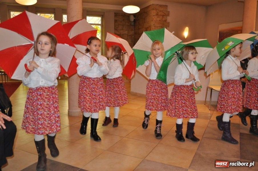 Zdjęcie w galerii na portalu naszraciborz.pl: Z piosenką wyśpiewaną przez wnuczęta wiadomości z regionu