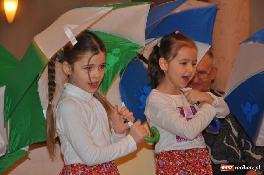 Zdjęcie w galerii na portalu naszraciborz.pl: Z piosenką wyśpiewaną przez wnuczęta wiadomości z regionu