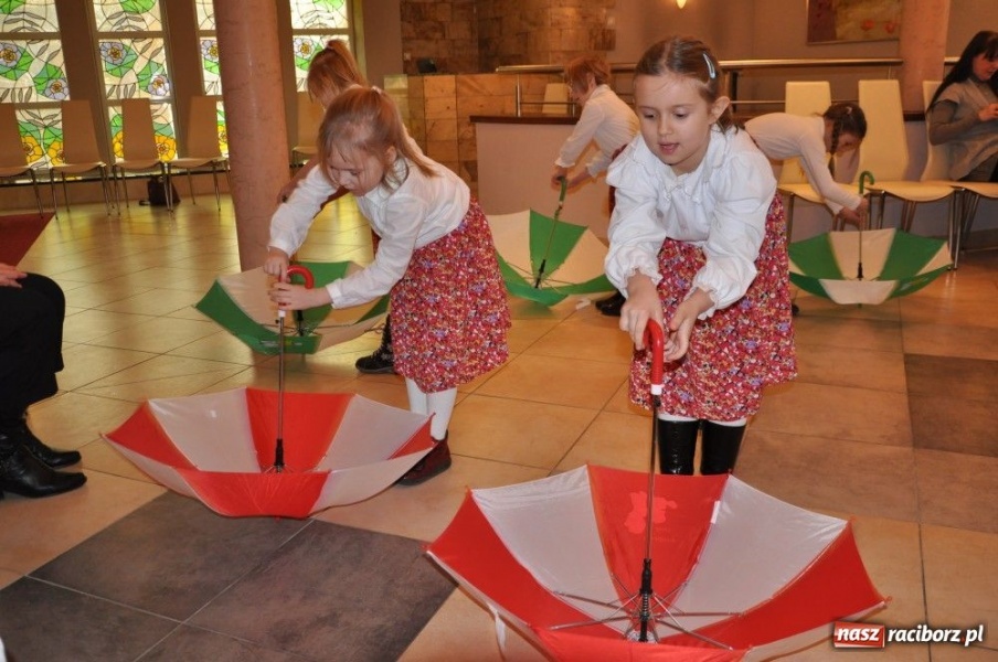 Zdjęcie w galerii na portalu naszraciborz.pl: Z piosenką wyśpiewaną przez wnuczęta wiadomości z regionu