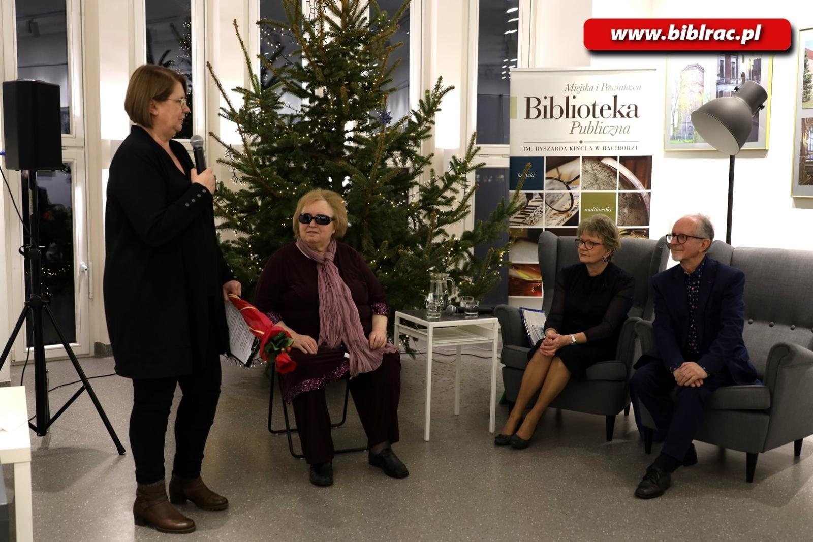 Zdjęcie w galerii na portalu naszraciborz.pl: Grażyna Drobek-Bukowska z medalem Zasłużony dla Kultury Polskiej wiadomości z regionu