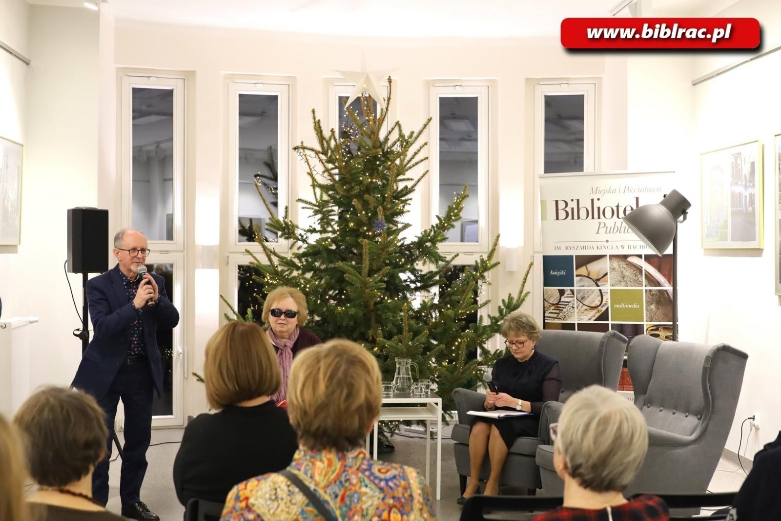 Zdjęcie w galerii na portalu naszraciborz.pl: Grażyna Drobek-Bukowska z medalem Zasłużony dla Kultury Polskiej wiadomości z regionu