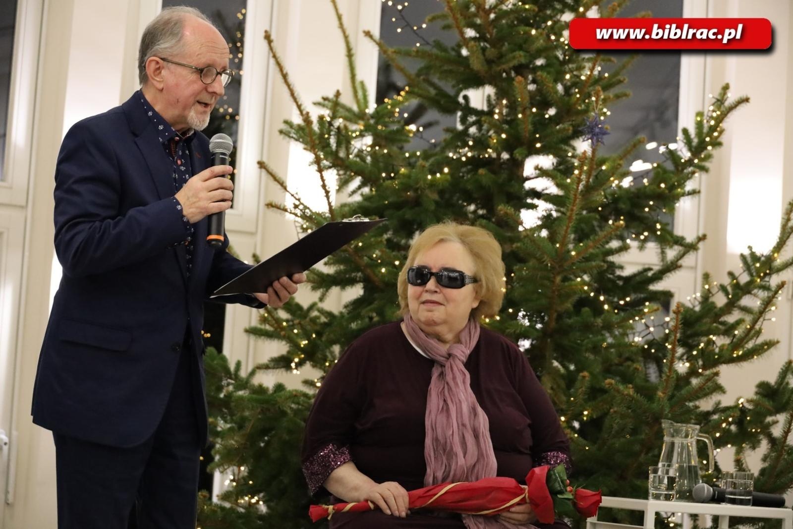 Zdjęcie w galerii na portalu naszraciborz.pl: Grażyna Drobek-Bukowska z medalem Zasłużony dla Kultury Polskiej wiadomości z regionu