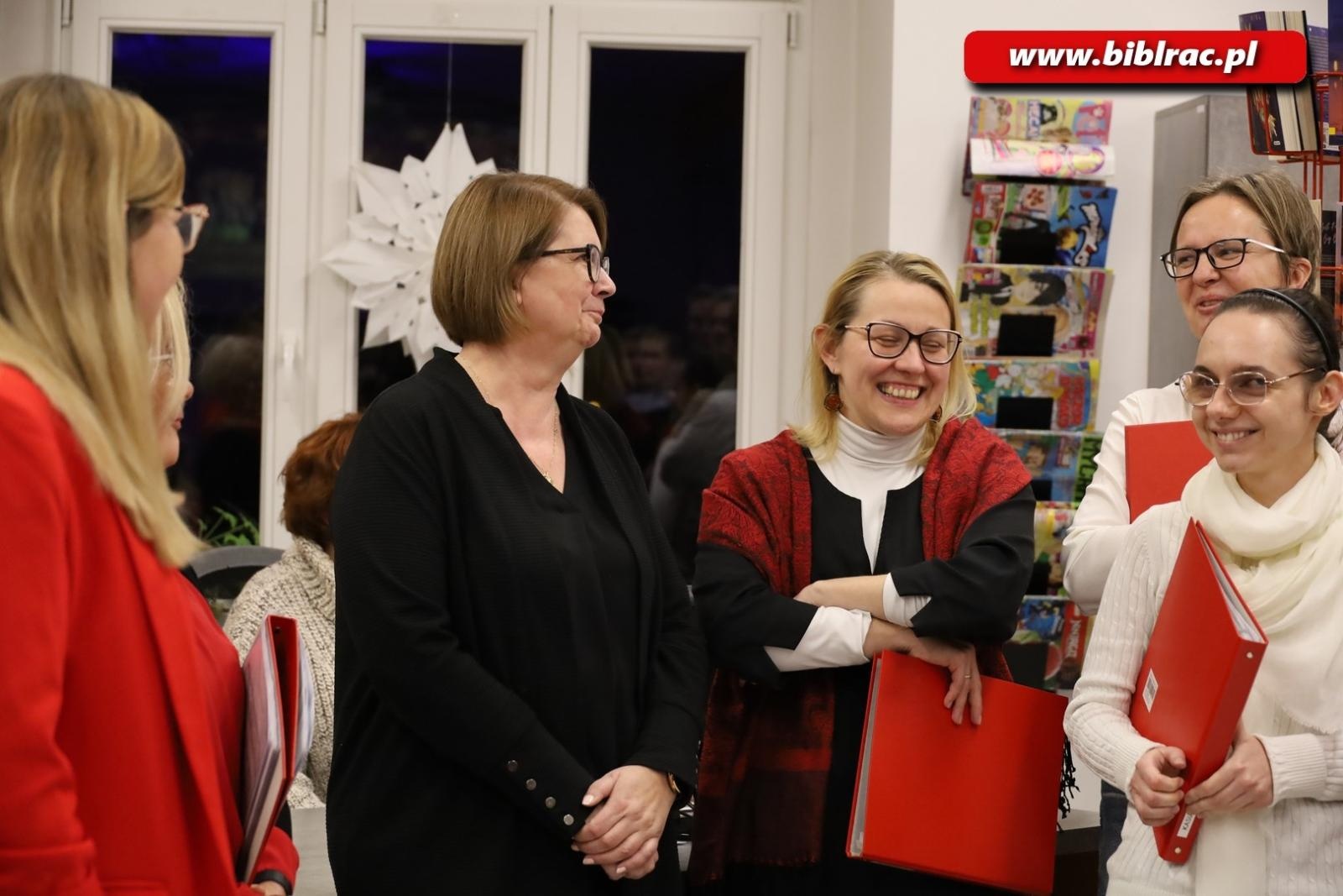 Zdjęcie w galerii na portalu naszraciborz.pl: Wieczór kolęd, pastorałek i pieśni adwentowych w raciborskiej bibliotece wiadomości z regionu