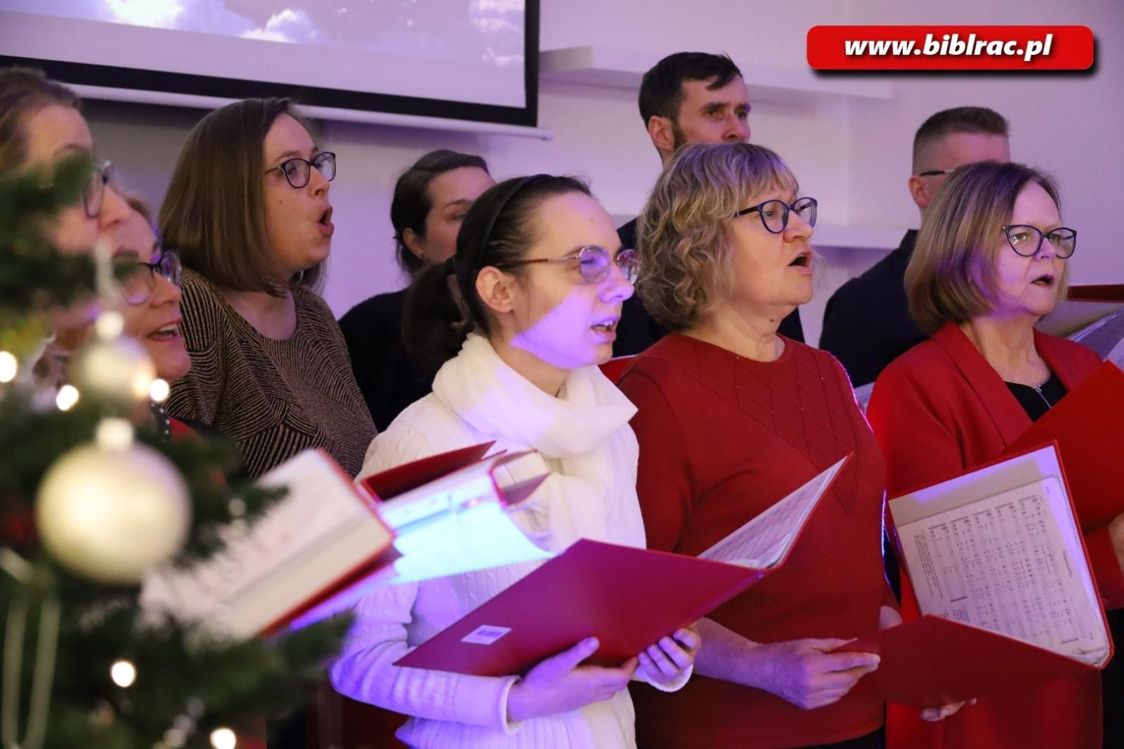 Zdjęcie w galerii na portalu naszraciborz.pl: Wieczór kolęd, pastorałek i pieśni adwentowych w raciborskiej bibliotece wiadomości z regionu