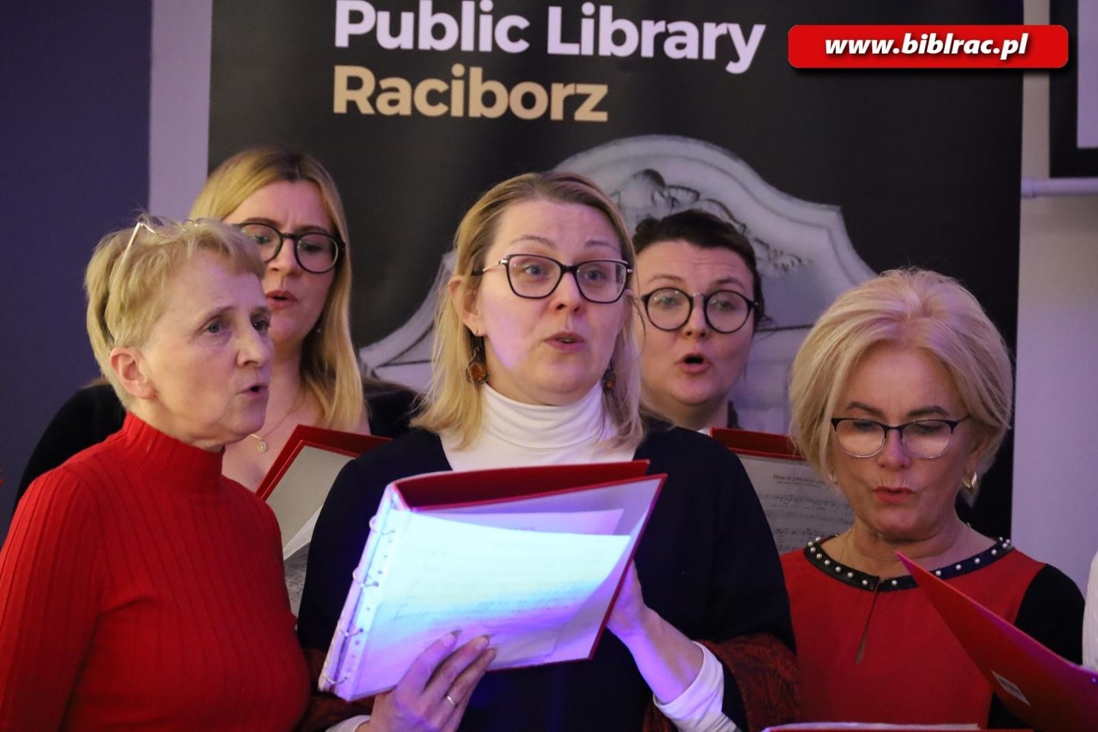 Zdjęcie w galerii na portalu naszraciborz.pl: Wieczór kolęd, pastorałek i pieśni adwentowych w raciborskiej bibliotece wiadomości z regionu