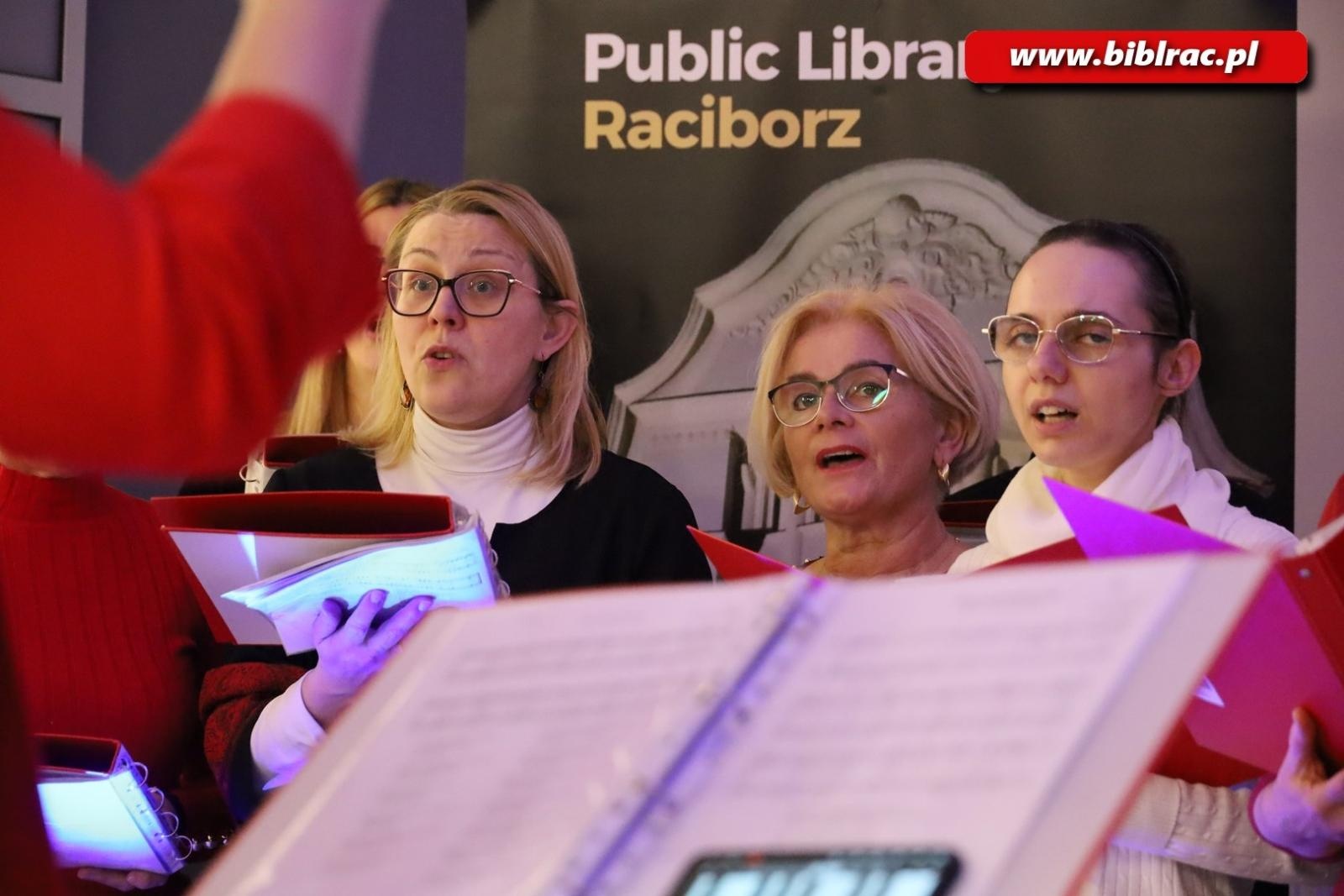 Zdjęcie w galerii na portalu naszraciborz.pl: Wieczór kolęd, pastorałek i pieśni adwentowych w raciborskiej bibliotece wiadomości z regionu