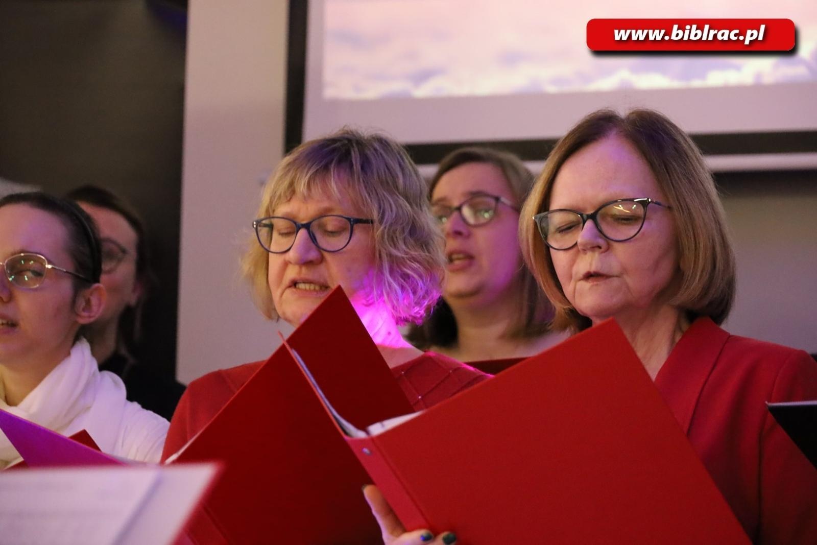 Zdjęcie w galerii na portalu naszraciborz.pl: Wieczór kolęd, pastorałek i pieśni adwentowych w raciborskiej bibliotece wiadomości z regionu
