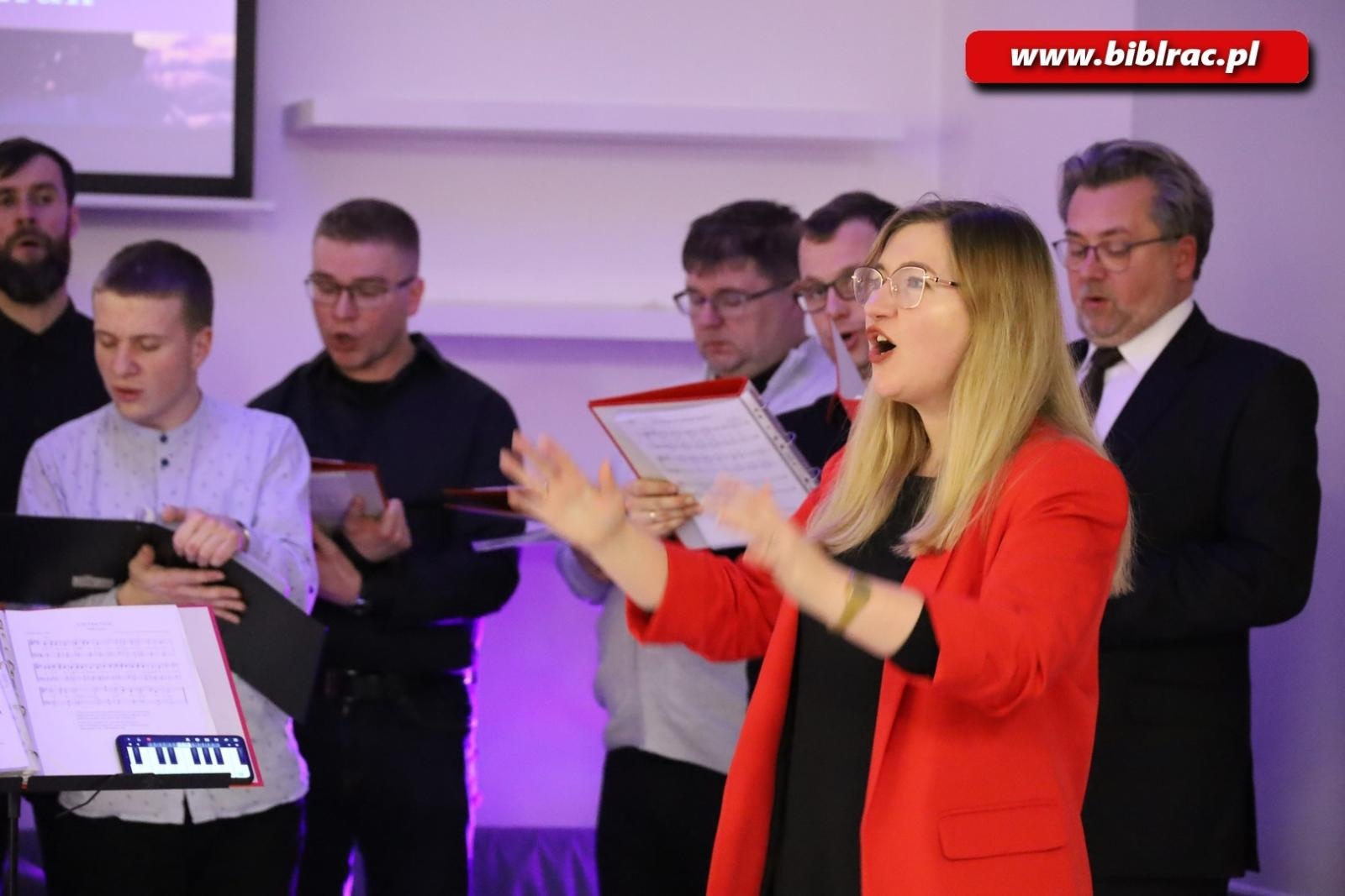 Zdjęcie w galerii na portalu naszraciborz.pl: Wieczór kolęd, pastorałek i pieśni adwentowych w raciborskiej bibliotece wiadomości z regionu