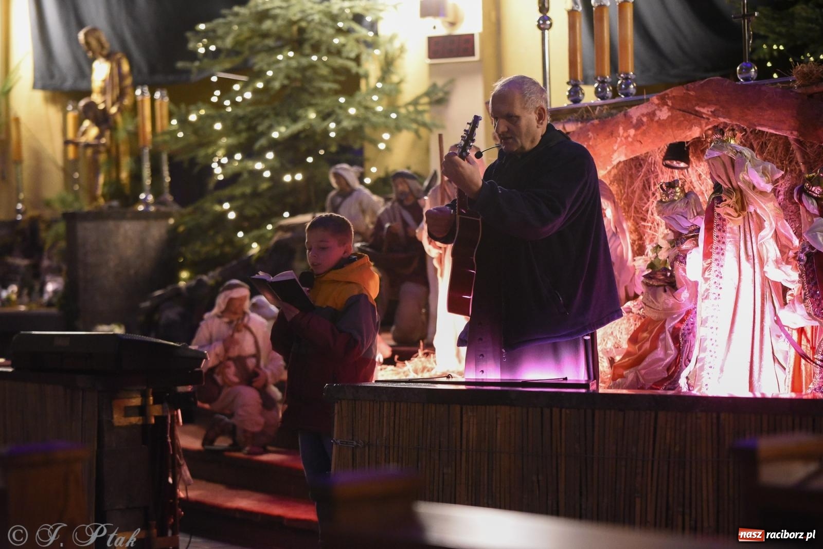 Zdjęcie w galerii na portalu naszraciborz.pl: Kolędowanie dla dzieci w kościele NSPJ wiadomości z regionu