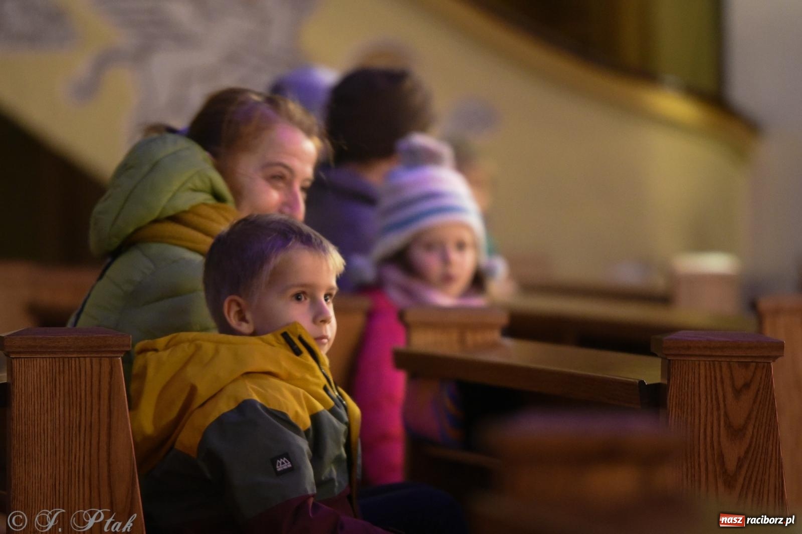 Zdjęcie w galerii na portalu naszraciborz.pl: Kolędowanie dla dzieci w kościele NSPJ wiadomości z regionu